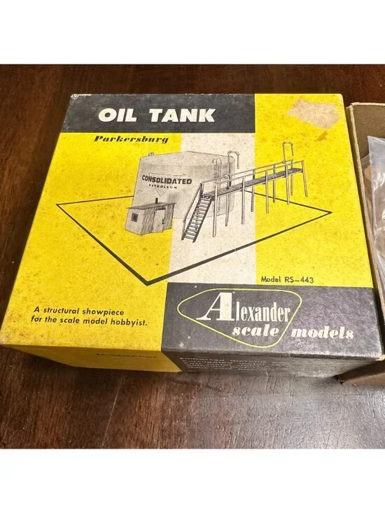 Alexander Scale Models Oil Tank Kit RS-443 Parkersburg Consolidated Petroleum Mo - Picture 3 of 4